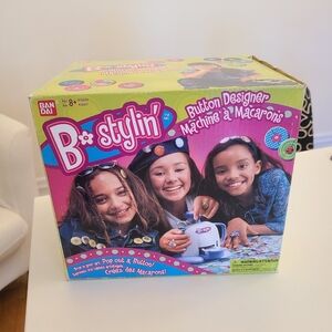 B-stylin' button designer vintage (2000s)